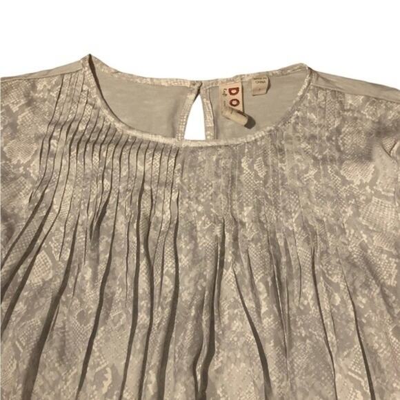 Dolan Left Coast Anthropologie Blouse Top Snake Print Pilar Pleated Size Small - Picture 6 of 9